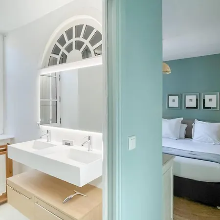 Renove Sur Le Port De Martin De Re *