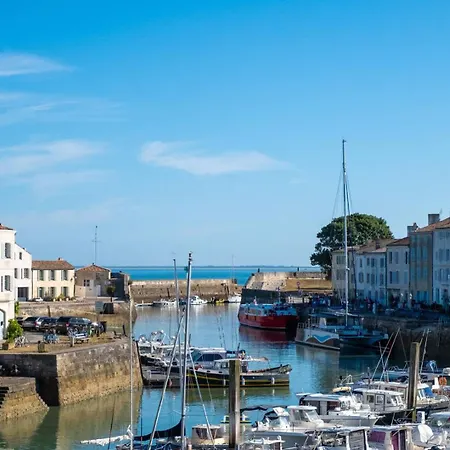Renove Sur Le Port De Martin De Re * Saint-Martin-de-Ré